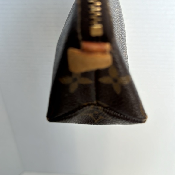 Louis Vuitton Monogram Pouch with LV Dustbag - Picture 14 of 17